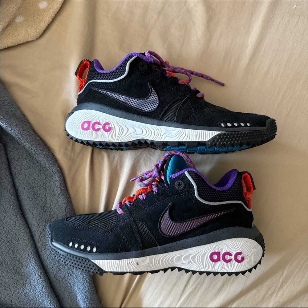 Nike ACG size 4.5